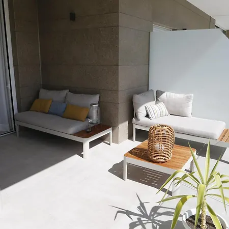 Eleven Views Lightbooking Apartment *