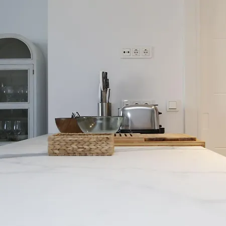 Eleven Views Lightbooking Apartment