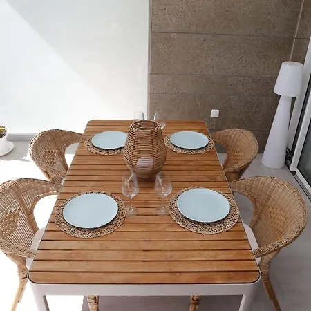 Apartment Eleven Views Lightbooking *